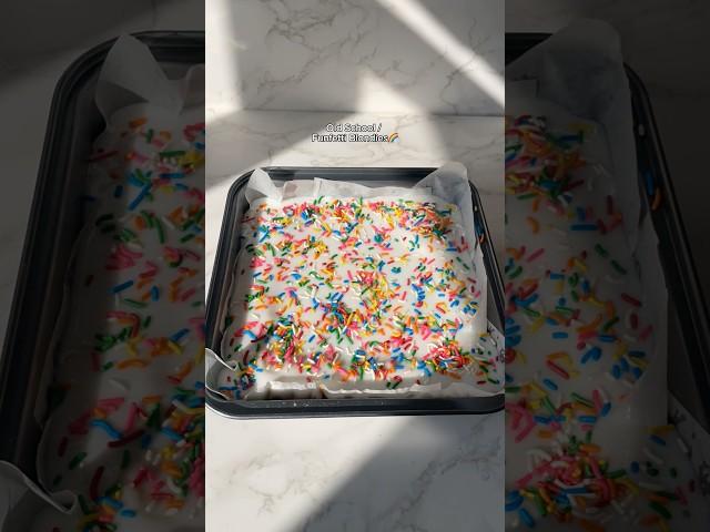 Would you try these funfetti blondies? #funfetti #blondies #baking #shorts