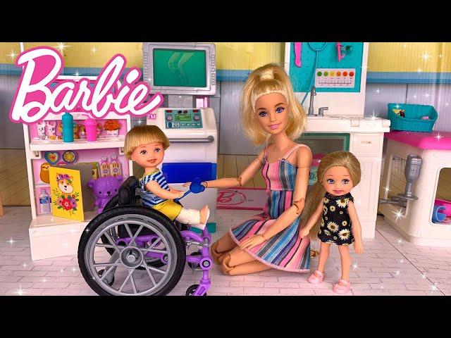 Barbie Family Hospital Story - Tommy Breaks His Leg