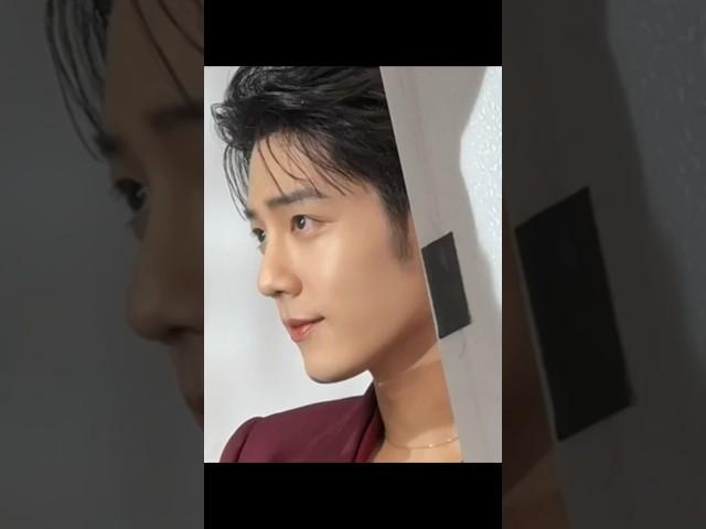 Collected every frame of Xiao Zhan's off-work moments,wishing everyone a Happy May Day in advance!