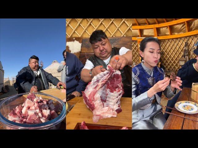 Enke and sister Velys cook meat on the winter grassland! #camping #cooking #village #mongolia