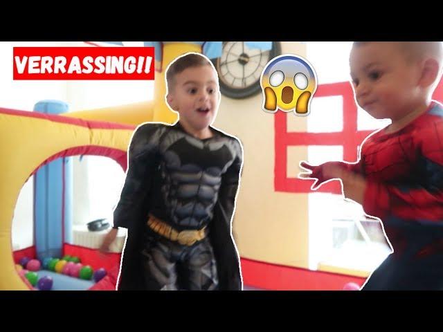 MEGA SPRINGKUSSEN IN DE WOONKAMER! | SURPRISE SHOW #2