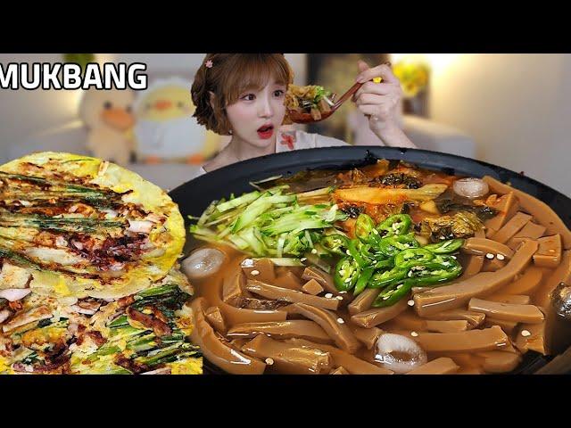 A rainy day Seafood Green Onion Pancake Chilled Acorn Jelly Soup MUKBANG