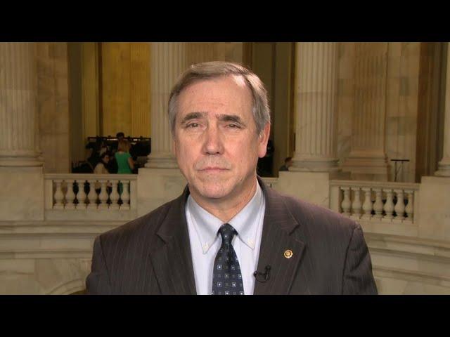 Senator Jeff Merkley says Trump is "very racist"