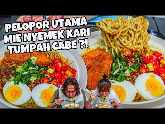 MIE NYEMEK KARI TUMPAH CABE LANGGANAN IBU ANTER ANAK SEKOLAH?! RAME BGT SAMPE BAWA MEJA SENDIRI!