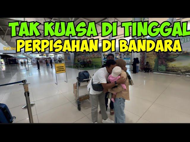 TAK KUASA DI TINGGAL PERPISAHAN DI BANDARA JUANDA BERSAMA KELUARGA