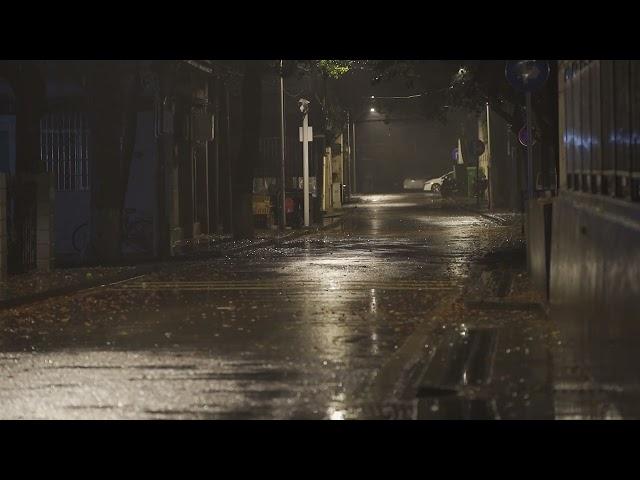 午夜街道的雨声