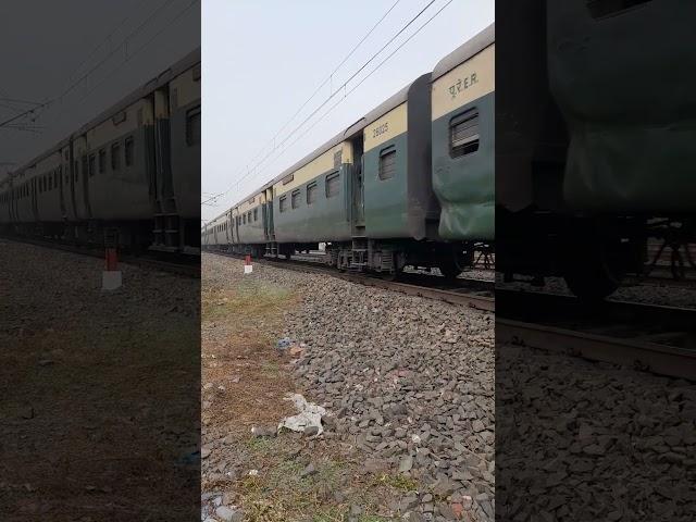  EMU HIGH SPEED LOCAL TRAIN    BEAUTIFUL LOOKS LIKE    ️ #indianrailways #vairal ️