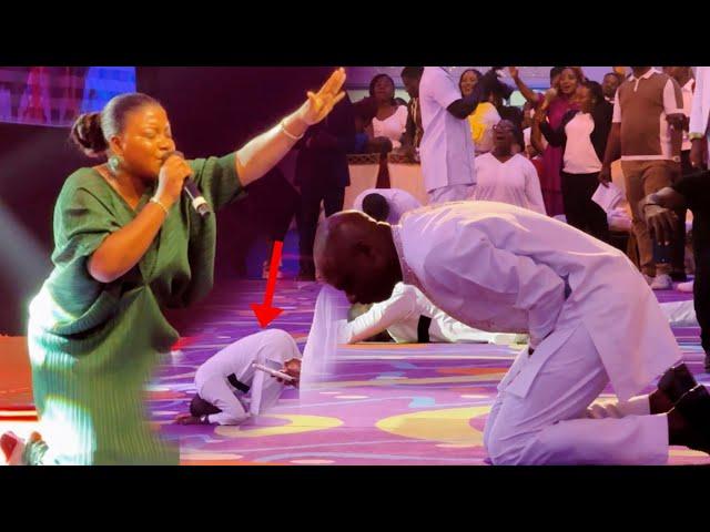 Sunmisola Agbebi Spirit Led Ministration at Dominion Praise 2024 her Husband was on the floor ️