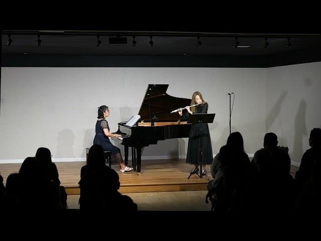 ⁠Menuet in G by J.S.Bach with @izerohope21