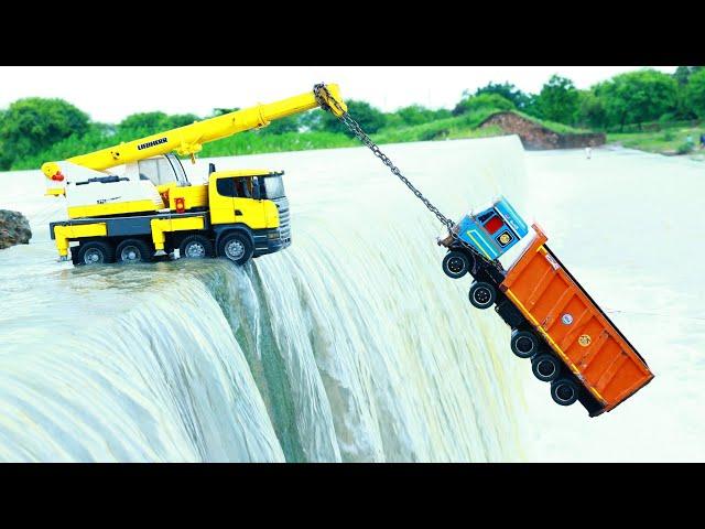 New Tata Dumper Truck Accident Big Dam River Pulling Out Mahindra Tractor Crane ? Tipper Truck CSToy