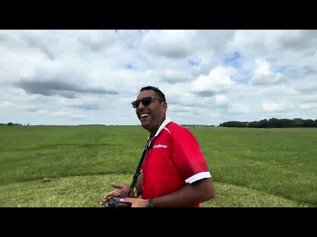 Near miss!! Diego Arce AMAZING GOOSKY RS7 flight!