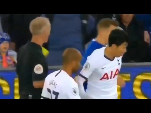 Son pays respect to the injured Andre Gomes