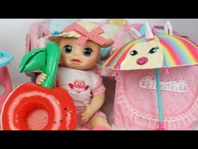 MINHA BONECA BEBÊ LAURINHA VAI PARA A PISCINA -ARRUMANDO E CUIDANDO DA BABY ALIVE