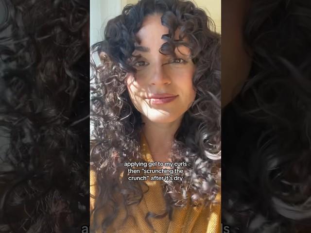 if your curls are crunchy— you need to scrunch the crunch #youtubeshorts #shortsvideo #curls #fyp