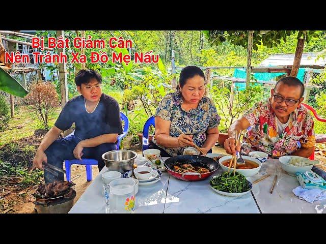 Út Huy Bị Gia Đình Ép Giảm Cân Ăn Tết, Nhìn Cha, Mẹ Ăn Thèm Chảy Nước Miếng | Uthuyvlogs.