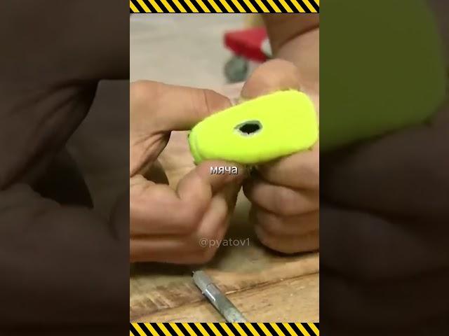 ВСКРЫТЬ ЗАМОК АВТО С ПОМОЩЬЮ ТЕННИСНОГО МЯЧА #Shorts  #разрушителимифов #mythbusters