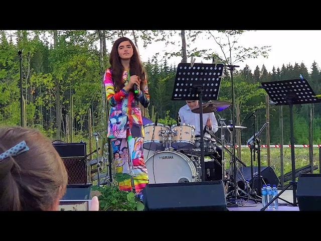 Angelina Jordan (13) - It's Now or Never - Prøysenhuset, Rudshøgda, Norway - 07/12/2019