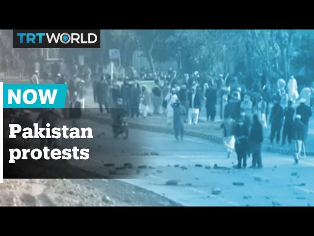 Thousands of government employees protest demanding pay rise in Pakistan