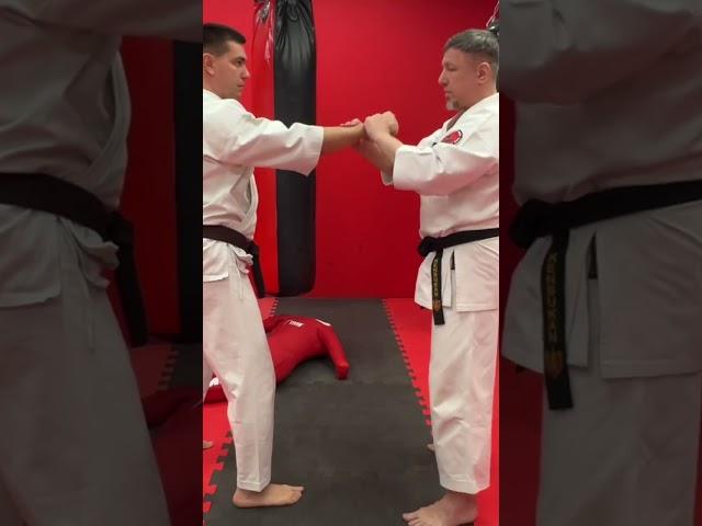 Движение рук накрест #karate #gojuryu  #kenbukan #атака #цетральнаялиния #tsuki #цуки #руки #mma