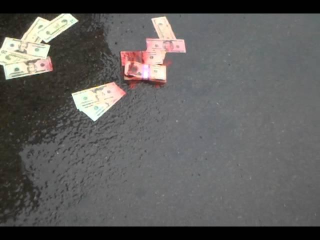 Bank robber dumps  5 Gs after dye pack explodes.