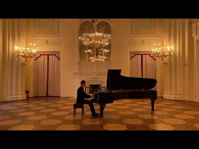 Vladislav Mikhalchuk plays S. Rachmaninoff's "Prelude no 5" Live