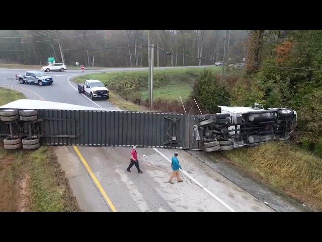 Disastrous WRECK !! How did this Happen !! Day in the Life of an American  Trucker USA crash