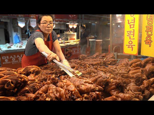 Amazing pig's feet & head cutting Skills, Korean Braised Pig's Trotters(Jokbal) / korean street food