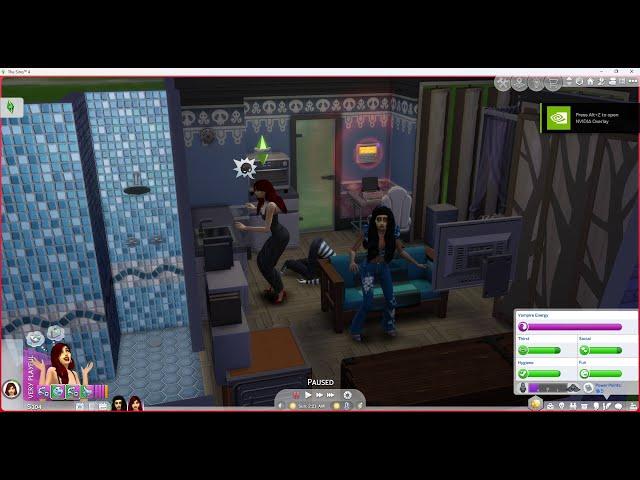 Vampire Vs. Burglar in the Sims 4