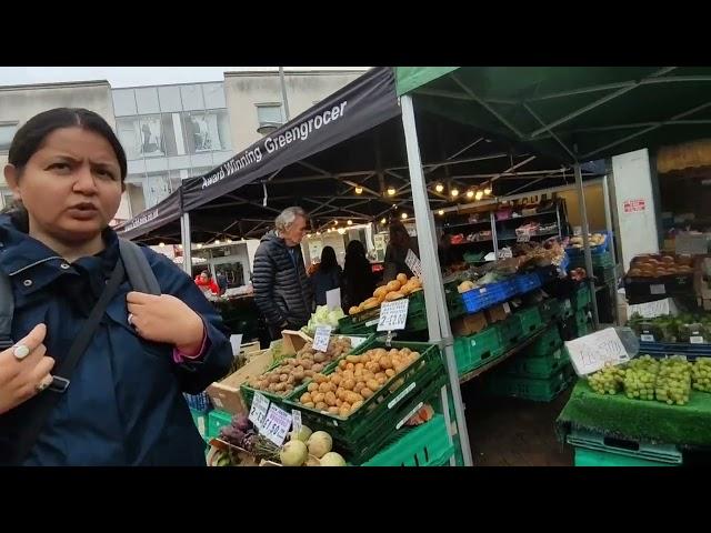 Strolling around town centre , doncaster , 