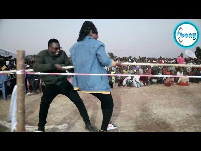 WAFANYAKAZI WA EBONY FM WAKIVUTA KAMBA ILULA ISELE MBELE YA MASHABIKI