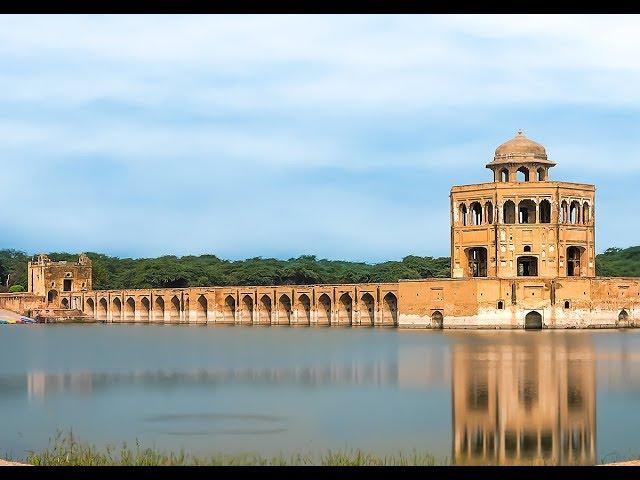 10 Beautiful Landmarks of Pakistan