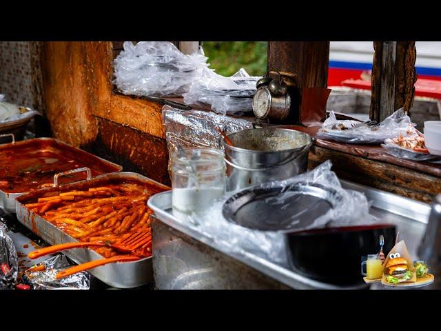  Korean Street Food - 53 YEARS of Tradition Tteokbokki with Train View