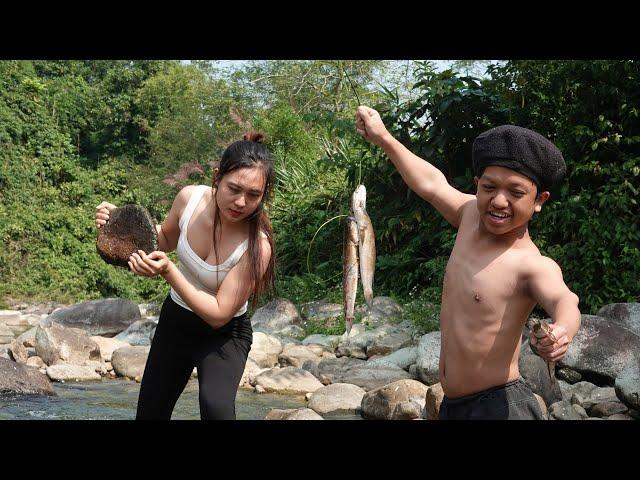 Fishing in The Stream With My Short Boyfriend. Harvesting Pumpkins and Meeting a Big Snake.