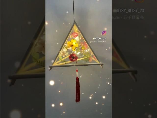 How to make DIY flowers pressed triangle lantern #DIY Lighting #woodstickcrafts #diy #HomeDecor