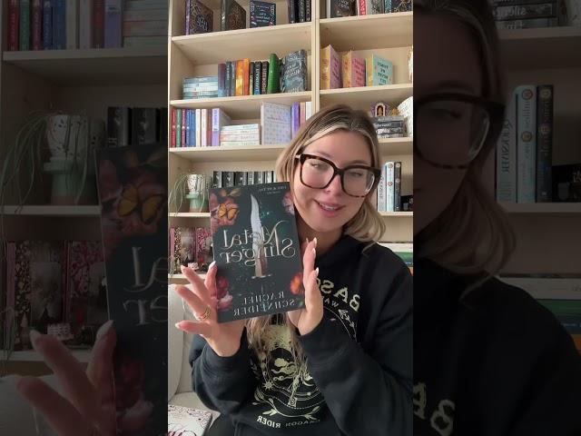These books live rent #booktube  #onyxstorm #bookrecs #bookrecommendations #romantacy #romancebooks