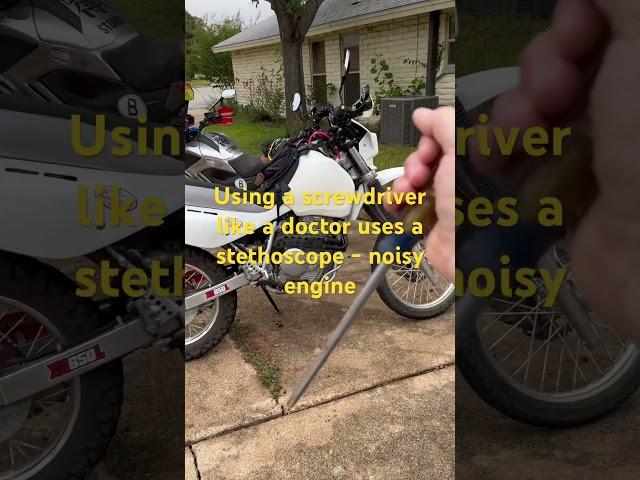 Using a screwdriver, like a doctor, uses a stethoscope on a motorcycle￼