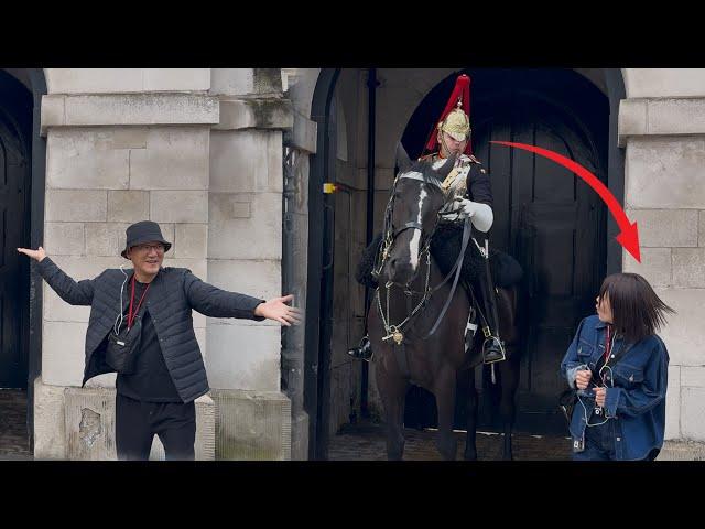 King's Guard Quietly Warning.  Tourist caught Cross the Line.. ‼️