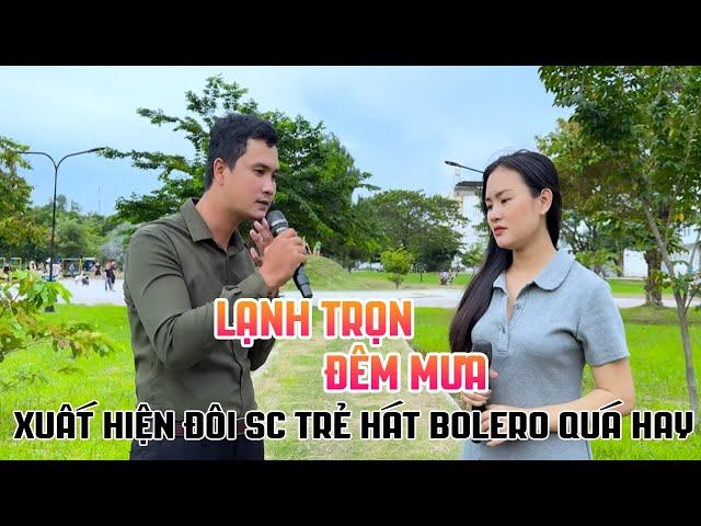 Xuất Hiện Đôi Song Ca Trẻ Hát Nhạc Trữ Tình Cực Hay Tại Công Viên - Hồng Thắm - Thanh Được