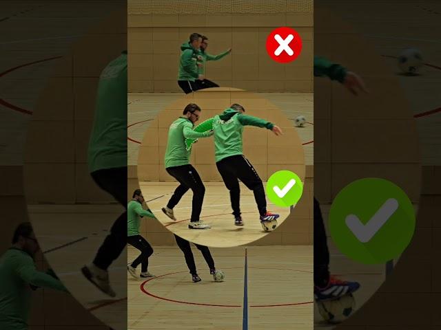 Борьба за свободный мяч @assist_school  #footballer #футбол #football #footballedits