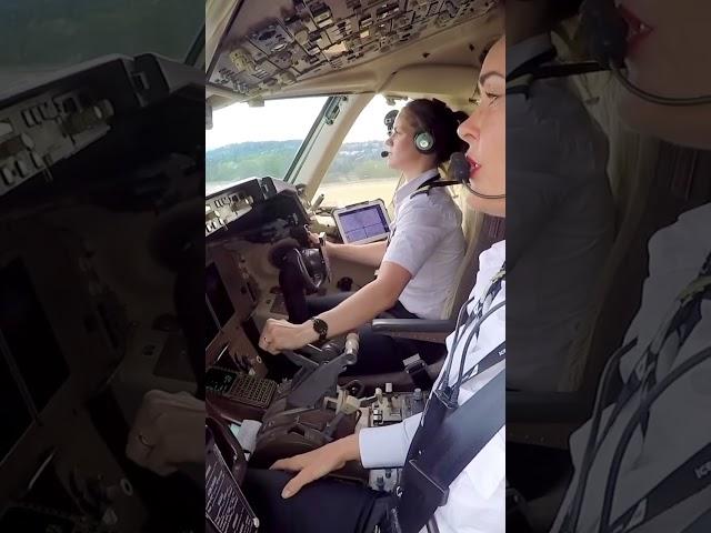 ‍️‍️Boeing landing in Seattle #aviation #pilot #boeing