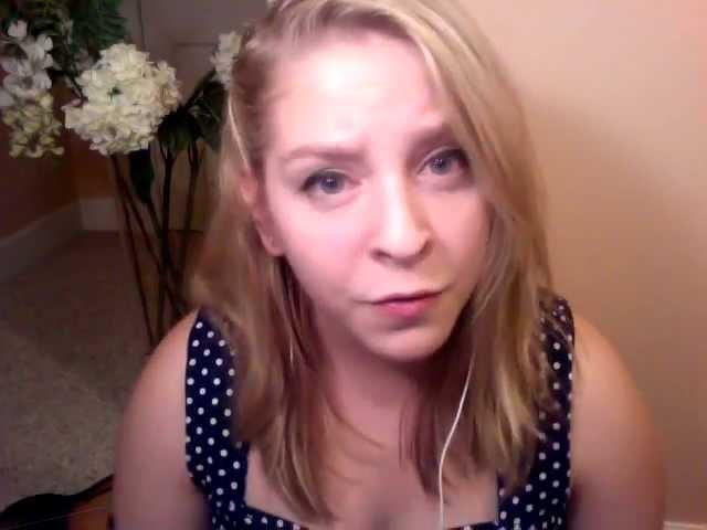 Julia Nunes - When I Fall In Love (Nat King Cole Cover)
