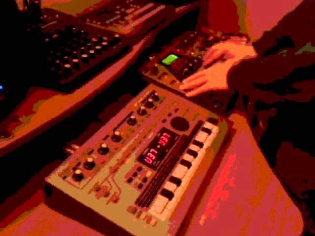 Vacío Aéreo-Electro 808 Track 4 with Roland MC 303 + MC 307