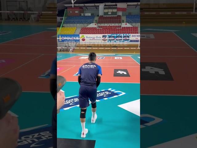 How fast can a libero serve? #volleyball #volley #libero #serve