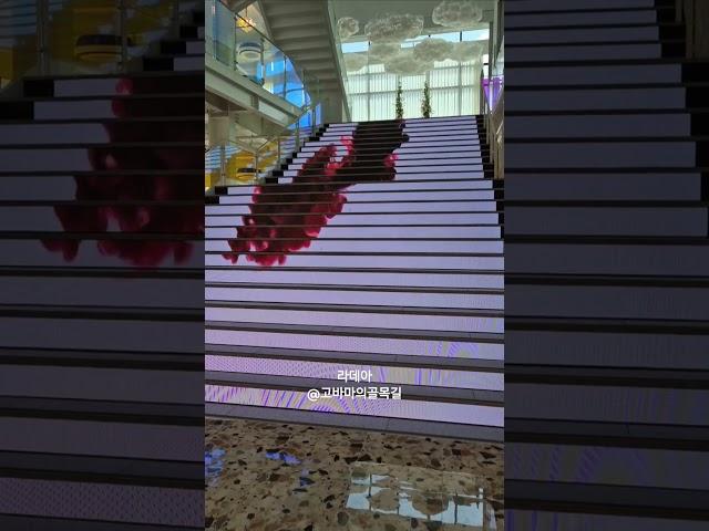 환상적인 디스플레이 계단이 인상적인 #라데아 #김포카페 #대형카페 #고바마의골목길