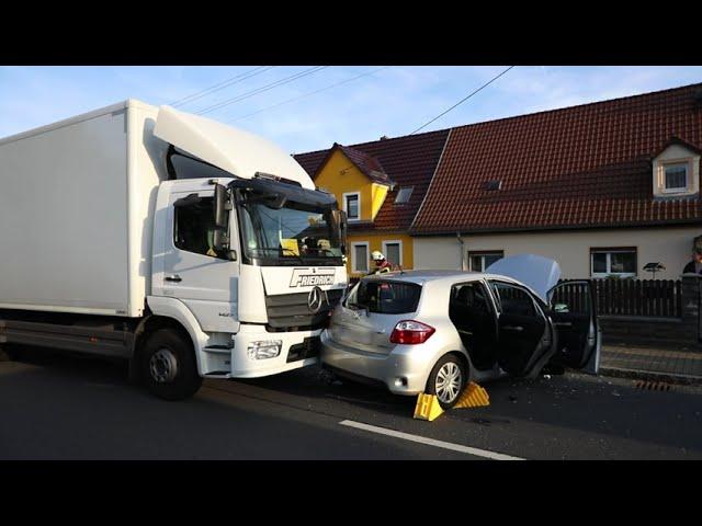 Laußnitz: Schwerer Unfall - LKW kracht in PKW - LAUSITZWELLE