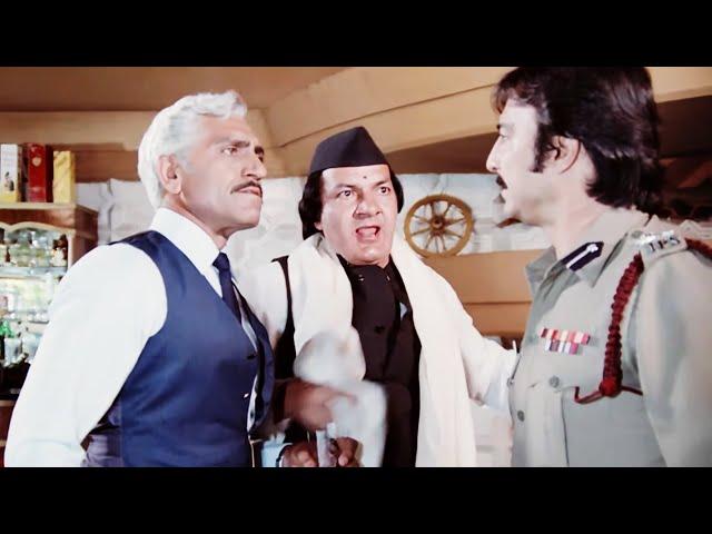 तुम पुलिस वाले गली के कुत्तो जैसे हो, बेवजह काटने तो दौड़ते हो - Amrish Puri Dhamakedar Action