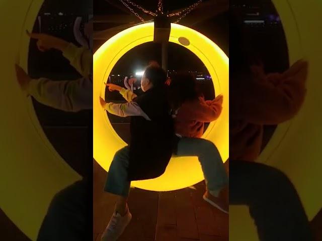산책중 신기한 해먹~ 색깔도 변해요^^ #shorts #자매#평일저녁