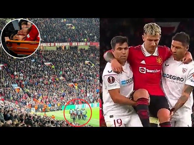 Lisandro Martinez Standing Ovation after Injury during Man Utd 2-2 vs Sevilla