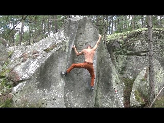 Fontainebleau - Rocher Cailleau - Sit on That Thang / Astronome 7A(7A+)
