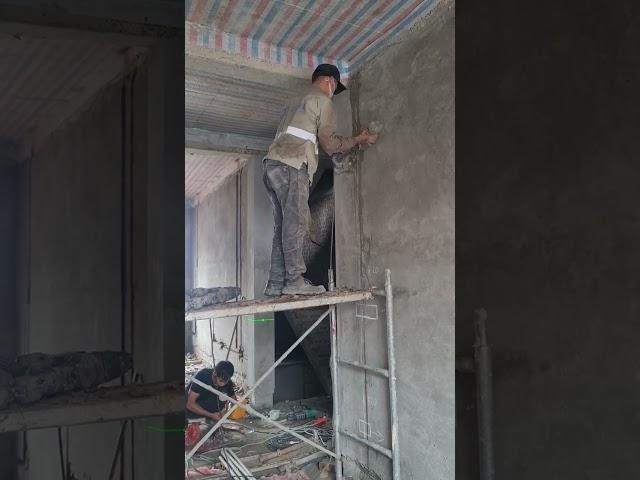 Cắt tường đục đường ống âm cho thi công điện nhà phố